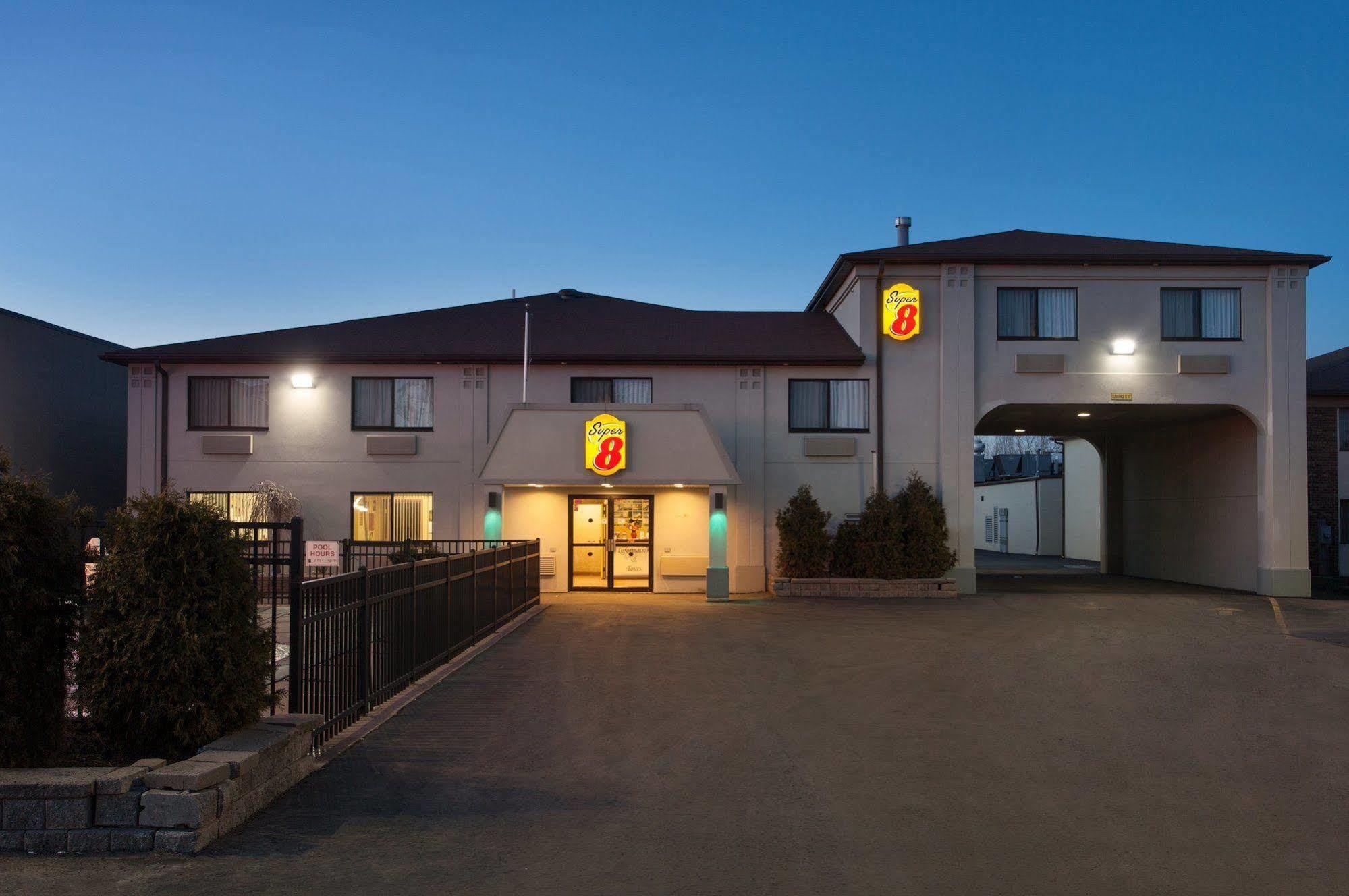 Super 8 By Wyndham Niagara Falls Exterior foto
